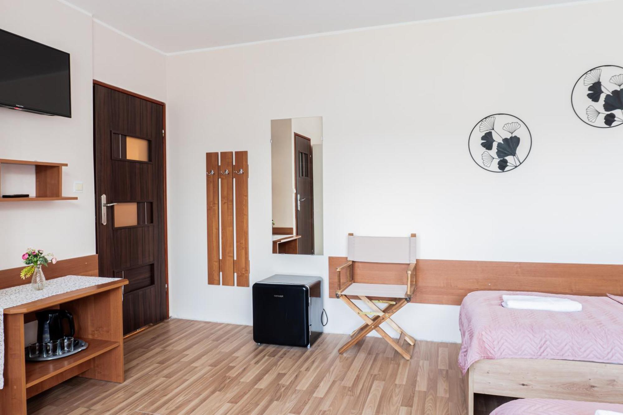Pokoje Goscinne Raf-Tur - Sala Zabaw, Grill - Idealny Dla Rodzin Z Dziecmi Ostrowo  Εξωτερικό φωτογραφία
